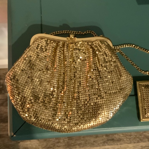 Whiting and Davis Gold Mesh evening bag with Mirror Compact Vintage Unique - Picture 4 of 7